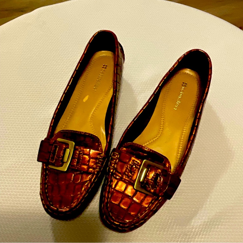 Naturalizer brass color shoes size 7 like new